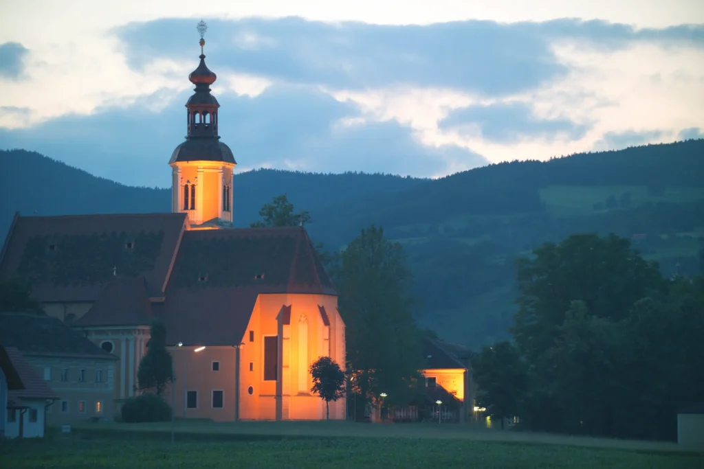 Gasthof Pack und Kirche Maria Lebing